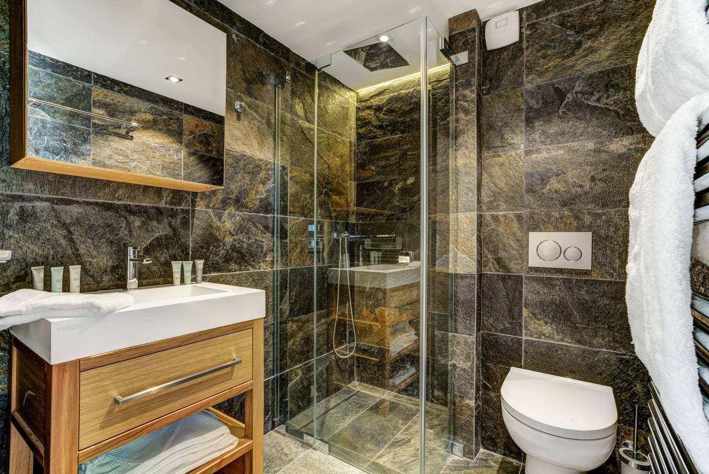 Picture of a vacation rental bathroom.