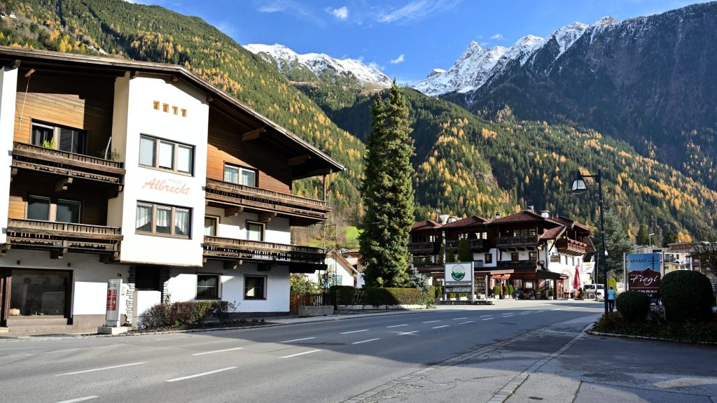 Vacation Rental Software vs. Hotel Software – Key Differences