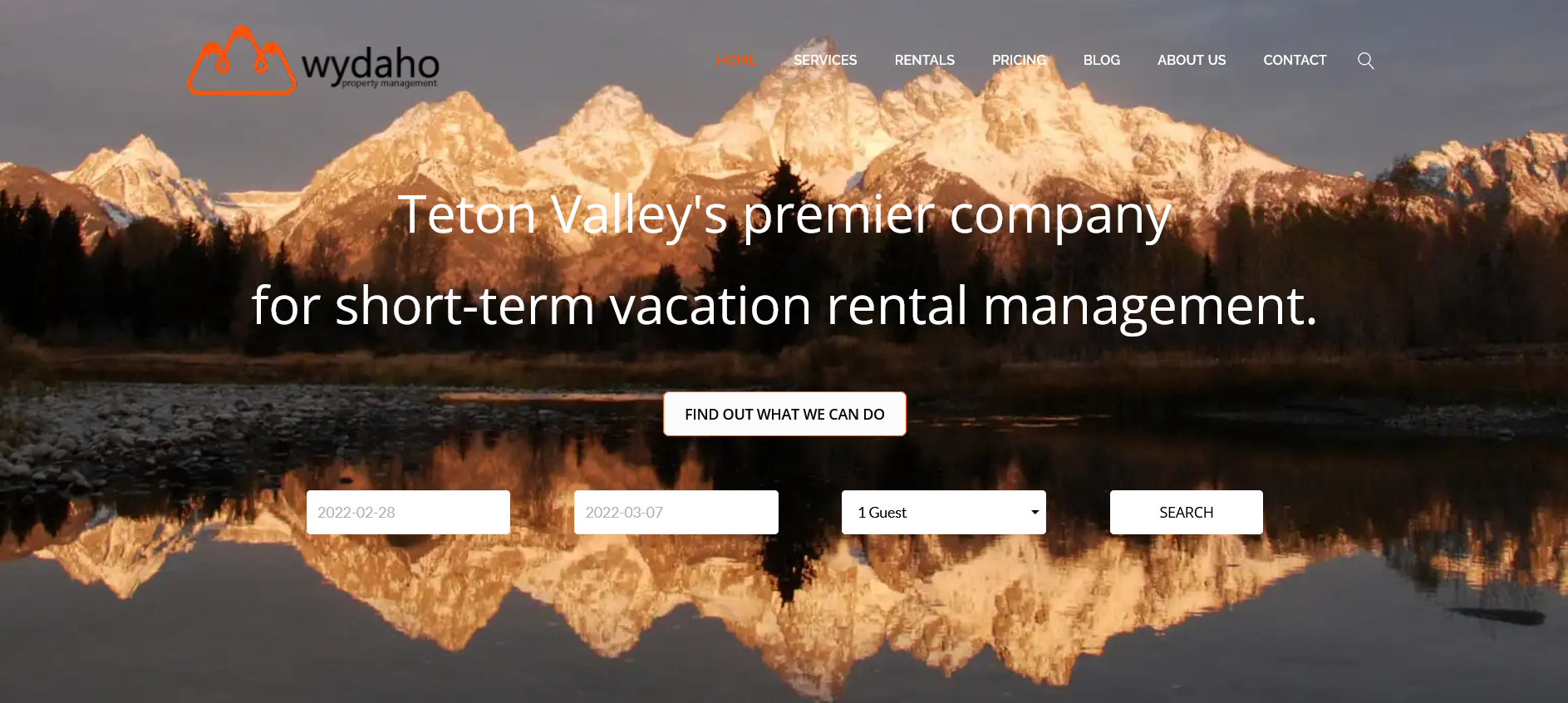 traditional vacation rental logo