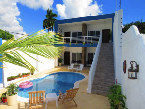 Image of a backyard of a vacation rental belonging to stingray villas